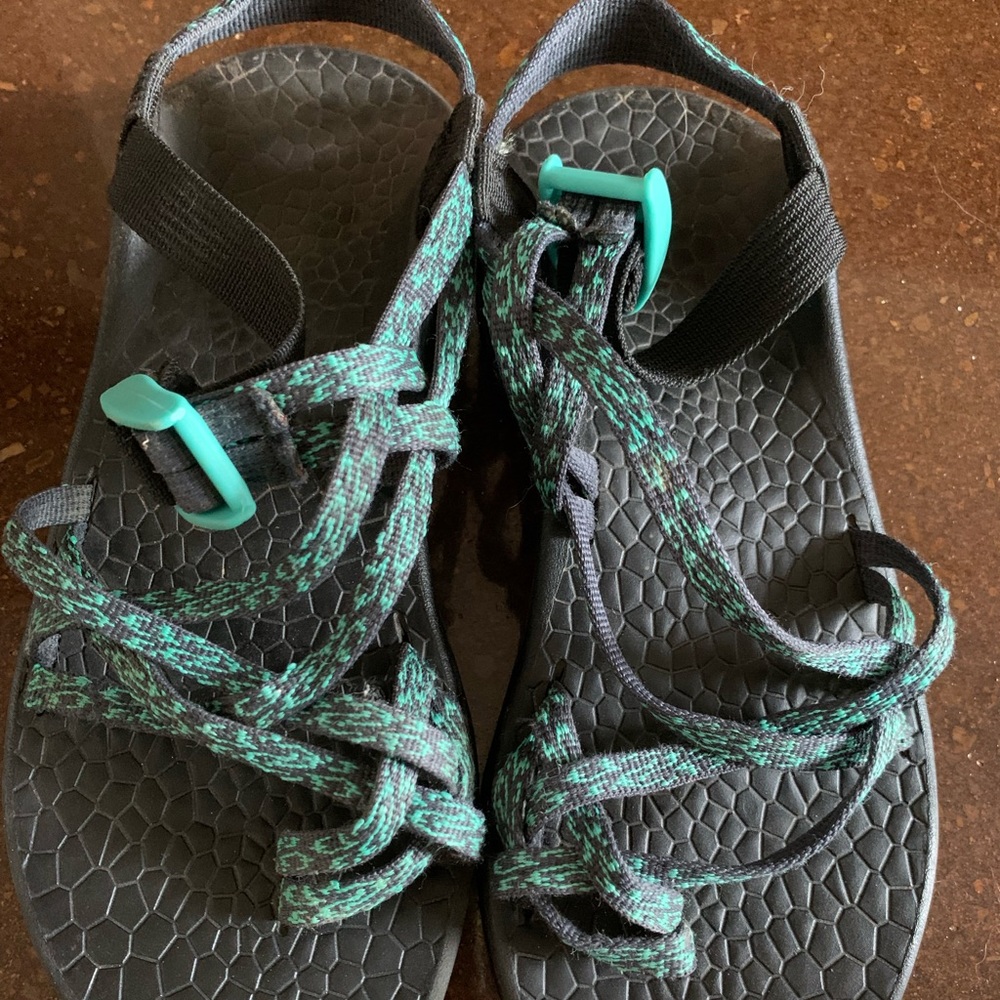Women’s real and black chacos